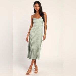 NWT Lulus Regal Romance Sage Floral Jacquard Pleated Satin Midi Dress in Large